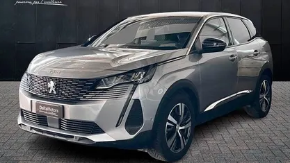 Usata Peugeot 3008 Allure 131 CV (96 kW) 2023 Grigio metallizzato SUV