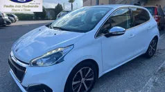 Bianco Usata 2017 Peugeot 208 Allure Due volumi | 8900 € (Buon prezzo)
