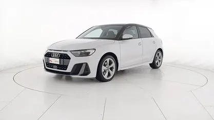 Bianco ghiacciaio metallizzato Usata 2025 Audi A1 Sportback S-Line Due volumi | 28.500 € (Buon prezzo)