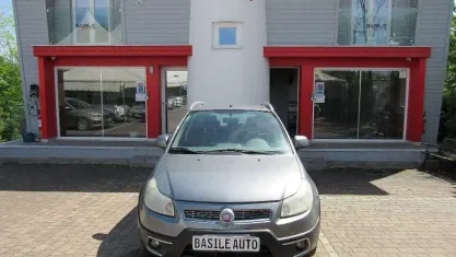 Usata Fiat Sedici Emotion 135 CV (99 kW) 2010 Grigio SUV