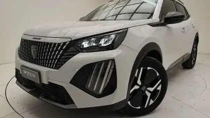 Usata Peugeot 2008 Allure 101 CV (74 kW) 2025 Bianco SUV