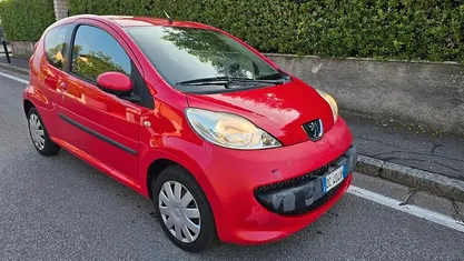 Usata Peugeot 107 68 CV (50 kW) 2007 Rosso Utilitaria