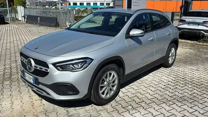 Usata Mercedes GLA200 Business 150 CV (110 kW) 2021 Argento SUV