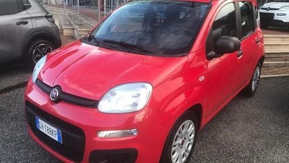 Begagnad Fiat Panda S 69 HK (50 kW) 2021 Röd Halvkombi