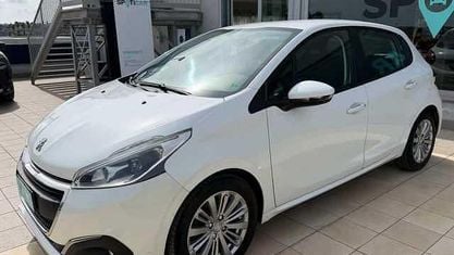 Gebraucht Peugeot 208 Active 75 PS (55 kW) 2017 Weiß Kleinwagen