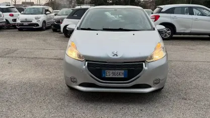 Usata Peugeot 208 Active 82 CV (60 kW) 2013 Grigio Utilitaria