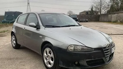 Usata Alfa Romeo 147 Progression 105 CV (77 kW) 2007 Grigio Utilitaria