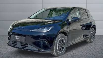 Nuova BYD Dolphin Boost 69 kW (95 CV) 2026 Obsidian black Utilitaria