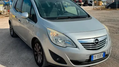 Usata Opel Meriva Cosmo 95 CV (69 kW) 2013 Grigio Monovolume