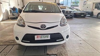 Usata Toyota Aygo Active 68 CV (50 kW) 2013 Bianco Utilitaria