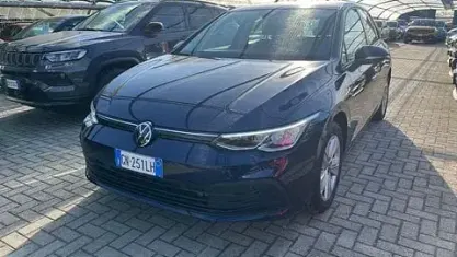 Usata VW Golf VIII Life 150 CV (110 kW) 2023 Blu Utilitaria