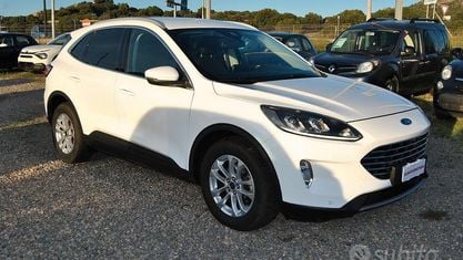 Begagnad Ford Kuga Titanium 120 HK (88 kW) 2021 Vit SUV