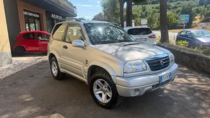 Usata Suzuki Grand Vitara 109 CV (80 kW) 2006 Argento SUV