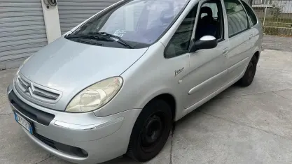 Usata Citroën Xsara Picasso 95 CV (69 kW) 2004 Grigio Monovolume