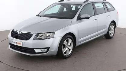 Argento Usata 2016 Skoda Octavia Executive Station wagon | 9299 € (Buon prezzo)