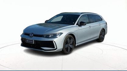 Usata VW Passat R-line 150 CV (110 kW) 2024 Grigio / pastello Station wagon