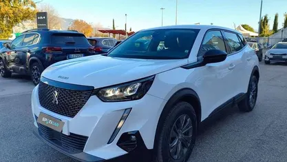 Bianco Usata 2022 Peugeot 2008 Active SUV | 16.700 € (Buon prezzo)