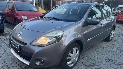 Usata Renault Clio III Dynamique 75 CV (55 kW) 2009 Berlina