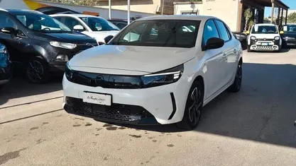 Usata Opel Corsa 100 CV (73 kW) 2025 Bianco Berlina