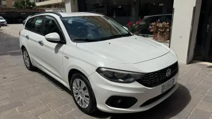Usata Fiat Tipo Easy 120 CV (88 kW) 2017 Bianco Station wagon