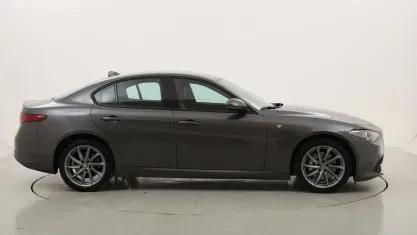 Usata Alfa Romeo Giulia 209 CV (153 kW) 2023 Grigiogrigio Berlina