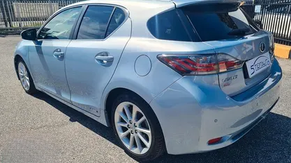 Usata 2011 Lexus CT200h Luxury Line Tre volumi | 7890 € (Buon prezzo)