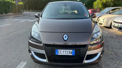 Usata Renault Scénic XMOD 110 CV (80 kW) 2010 Marrone Monovolume