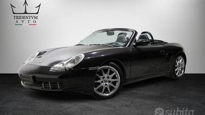 Begagnad Porsche Boxster 228 HK (167 kW) 2002 Svart Cab