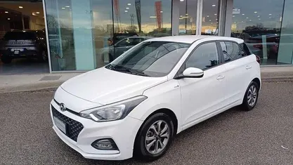 Bianco Usata 2019 Hyundai i20 Due volumi | 8900 € (Buon prezzo)