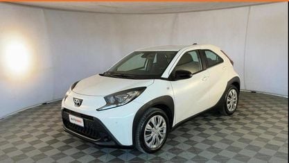 Second-hand Toyota Aygo X Active 72 CP (52 kW) 2023 Alb SUV