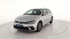 Grigio metallizzato Usata 2023 VW Polo Life Tre volumi | 17.300 € (Buon prezzo)