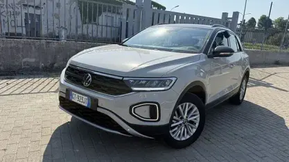 Usata VW T-Roc Life 116 CV (85 kW) 2024 Beige SUV