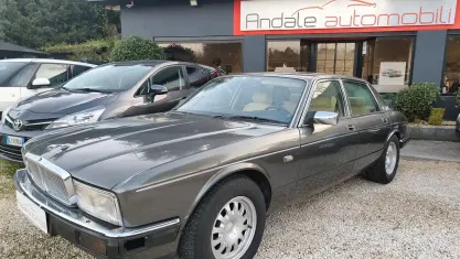 Usata Jaguar XJ 213 CV (156 kW) 1989 Grigio Berlina