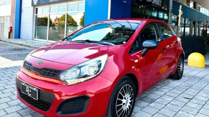 Usata Kia Rio 85 CV (62 kW) 2012 Rosso Berlina
