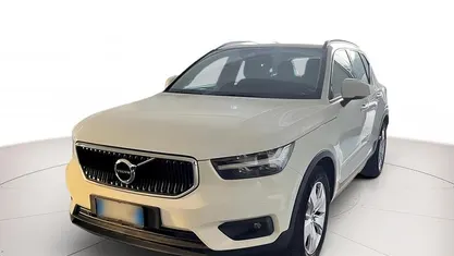 Bianco ghiaccio Usata 2019 Volvo XC40 Business Edition SUV | 22.900 € (Ottimo prezzo)