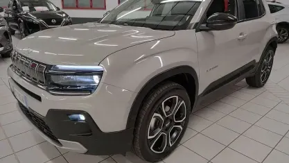 Usata Jeep Avenger Summit 101 CV (74 kW) 2025 Beige SUV