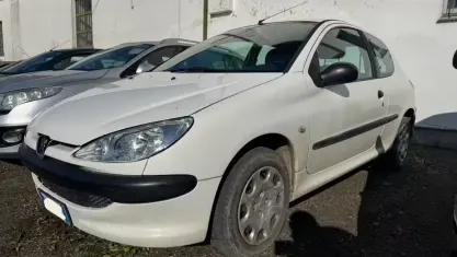 Usata Peugeot 206 68 CV (50 kW) 2008 Bianco Furgone