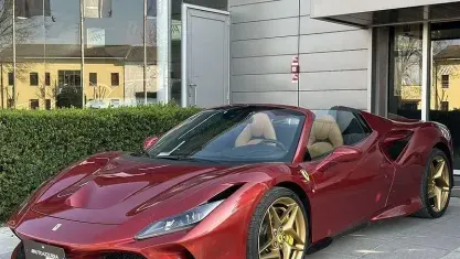 Usata Ferrari F8 721 CV (530 kW) 2022 Rosso Cabrio
