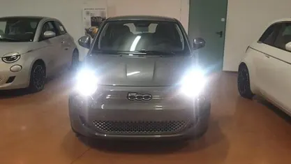 Grigio scuro Usata 2022 Fiat 500e Tre volumi | 20.000 € (Molto cara)