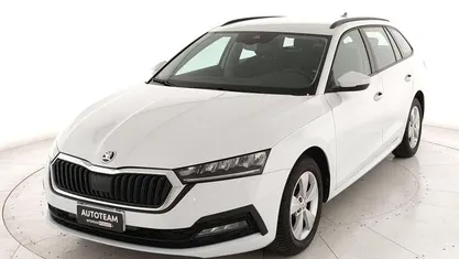 Usata Skoda Octavia Executive 115 CV (84 kW) 2021 Bianco Station wagon