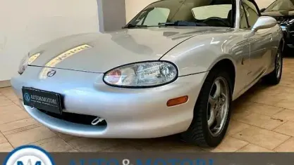 Usata Mazda MX5 110 CV (80 kW) 1999 Argento Cabrio