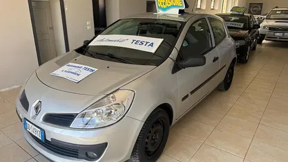 Usata Renault Clio II Luxe 75 CV (55 kW) 2007 Grigio Berlina