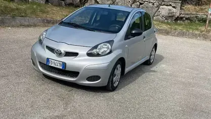 Usata Toyota Aygo Connect Style 68 CV (50 kW) 2010 Grigio Utilitaria