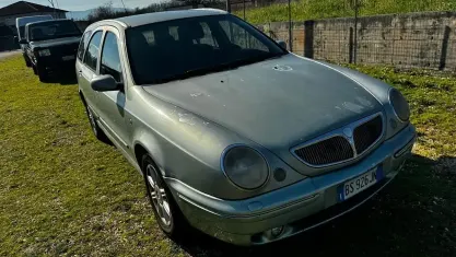 Usata Lancia Lybra 110 CV (80 kW) 2001 Grigio Station wagon