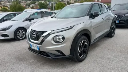Begagnad Nissan Juke N-Connecta 114 HK (83 kW) 2023 Grå SUV