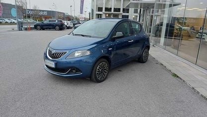 Usata Lancia Ypsilon Gold 69 CV (50 kW) 2023 Blu Utilitaria