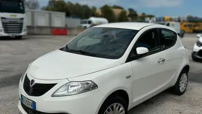 Usata Lancia Ypsilon Silver 80 CV (58 kW) 2013 Bianco Utilitaria