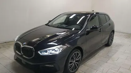 Nero Usata 2022 BMW 118 Advantage Due volumi | 29.490 € (Buon prezzo)
