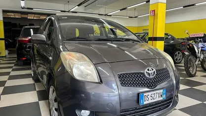Usata Toyota Yaris 87 CV (63 kW) 2008 Gray Utilitaria