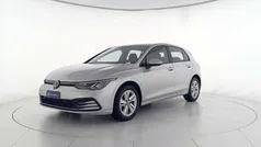 Reflex silver metallizzato Usata 2024 VW Golf VIII Life Tre volumi | 24.900 € (Buon prezzo)
